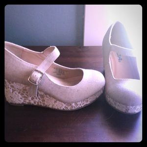 Wedge heeled toddler size 11 shoes